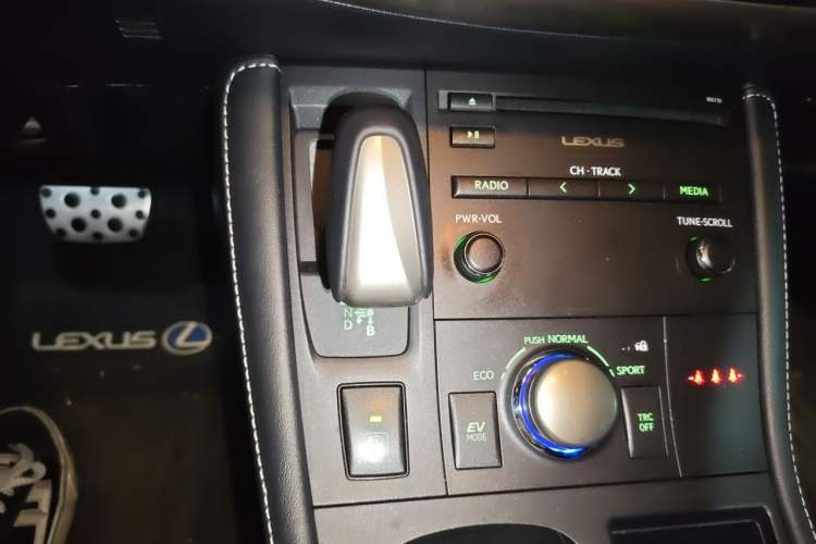 Used Lexus CT 2017 CT200h F SPORT Two-Tone China V Standard Gear Lever