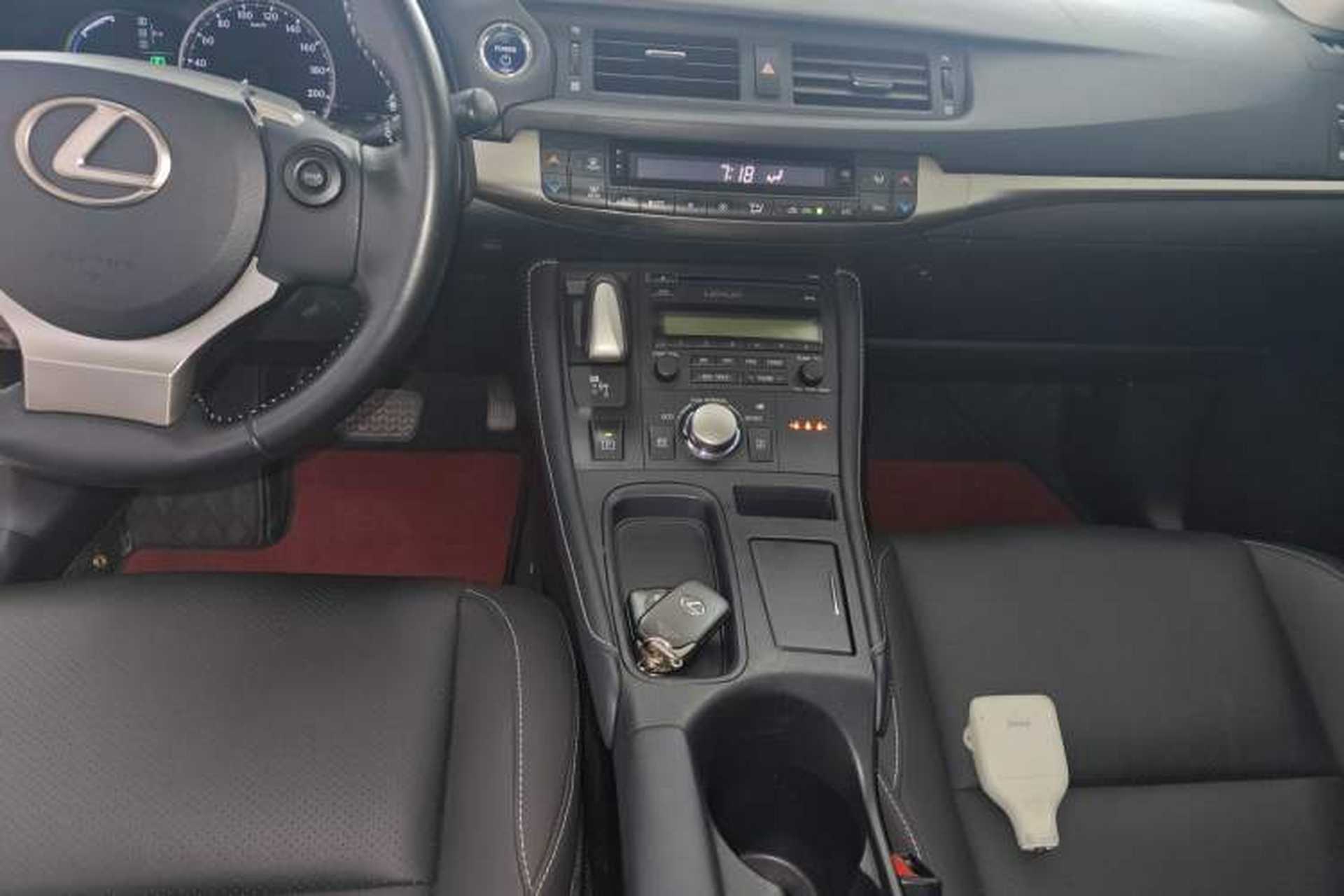 Used Lexus CT 2017 CT200h Elite Edition Solid Color China V Standard Audio And AC Panel
