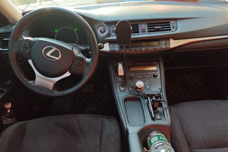 Used Lexus CT 2017 CT200h Elite Edition Solid Color China V Standard Center Console