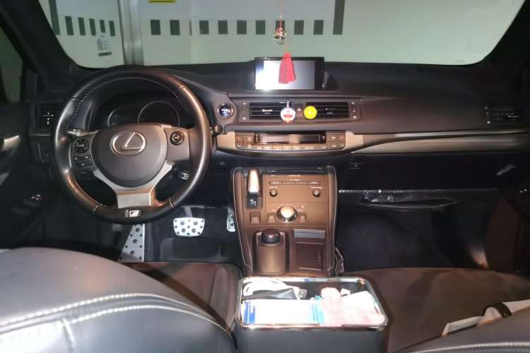 Used Lexus CT 2017 CT200h F SPORT Two-Tone China V Standard Center Console