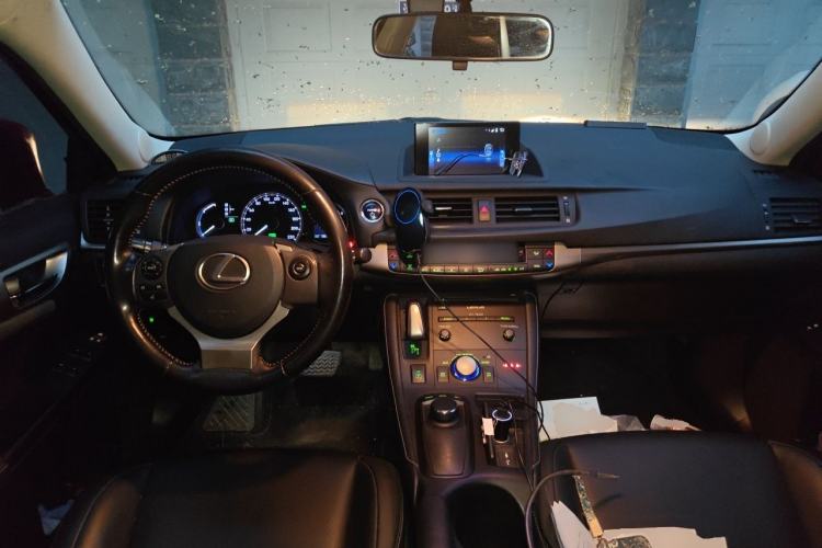 Used Lexus CT 2017 CT200h F SPORT Monochrome China VI Standard Center Console