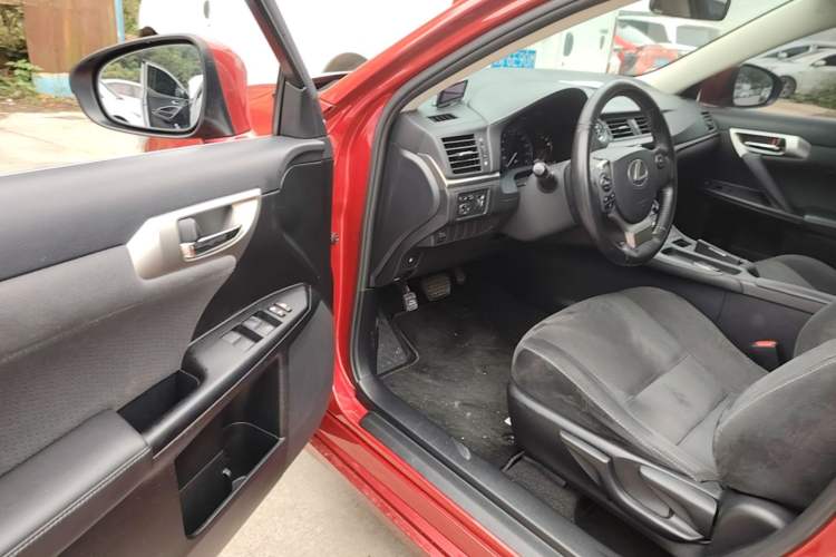 Used Lexus CT 2017 CT200h Elite Edition Monotone China VI Driver Seat