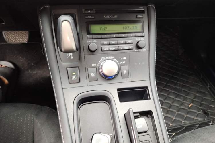Used Lexus CT 2017 CT200h Elite Edition Monotone China VI Gear Lever