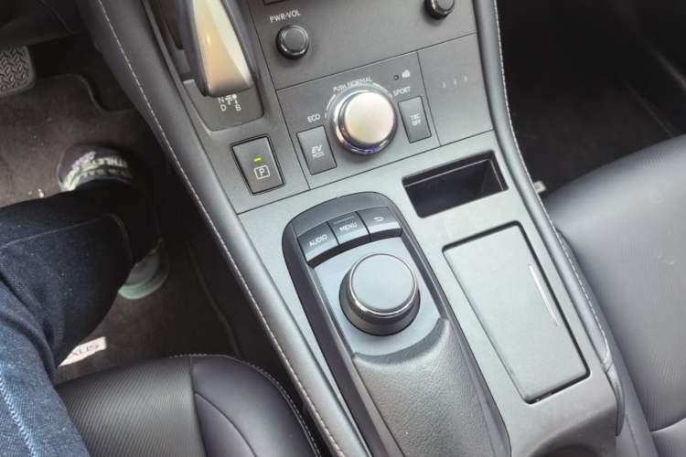 Used Lexus CT 2017 CT200h Comfort Edition Monochrome China V Standard Gear Lever