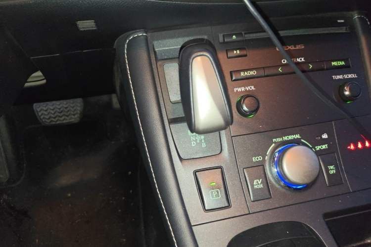 Used Lexus CT 2017 CT200h F SPORT Monochrome China VI Standard Gear Lever