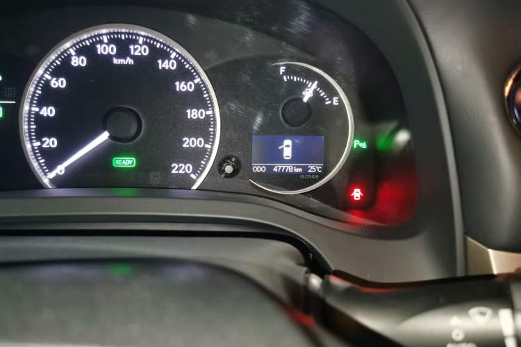 Used Lexus CT 2017 CT200h F SPORT Two-Tone China V Standard Odometer Close Up