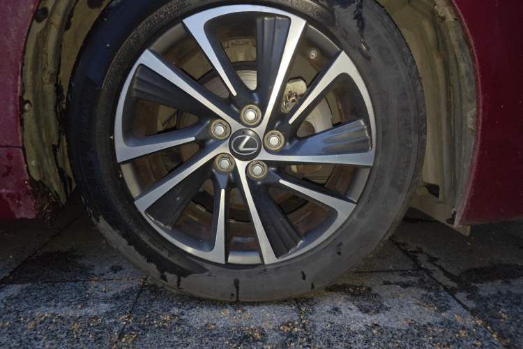 Used Lexus CT 2017 CT200h F SPORT Monochrome China VI Standard Right Front Wheel Hub
