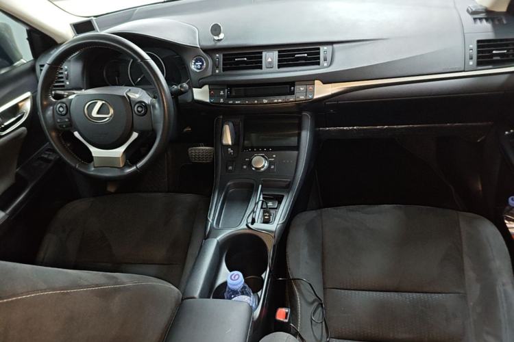 Used Lexus CT 2017 CT200h Elite Edition Monotone China VI Center Console