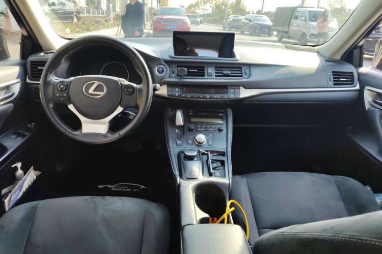 Used Lexus CT 2017 CT200h Elite Edition Solid Color China V Standard Center Console