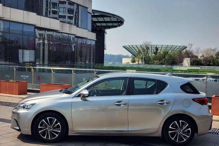 Used Lexus CT 2017 CT200h Elite Edition Solid Color China V Standard Exterior 3