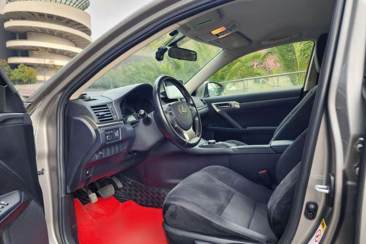 Used Lexus CT 2017 CT200h Elite Edition Solid Color China V Standard Interior 3