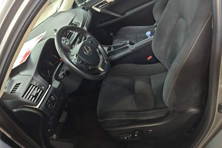 Used Lexus CT 2017 CT200h Elite Edition Monotone China VI Left Front Seat