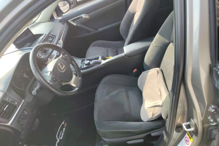 Used Lexus CT 2017 CT200h Elite Edition Solid Color China V Standard Left Front Seat