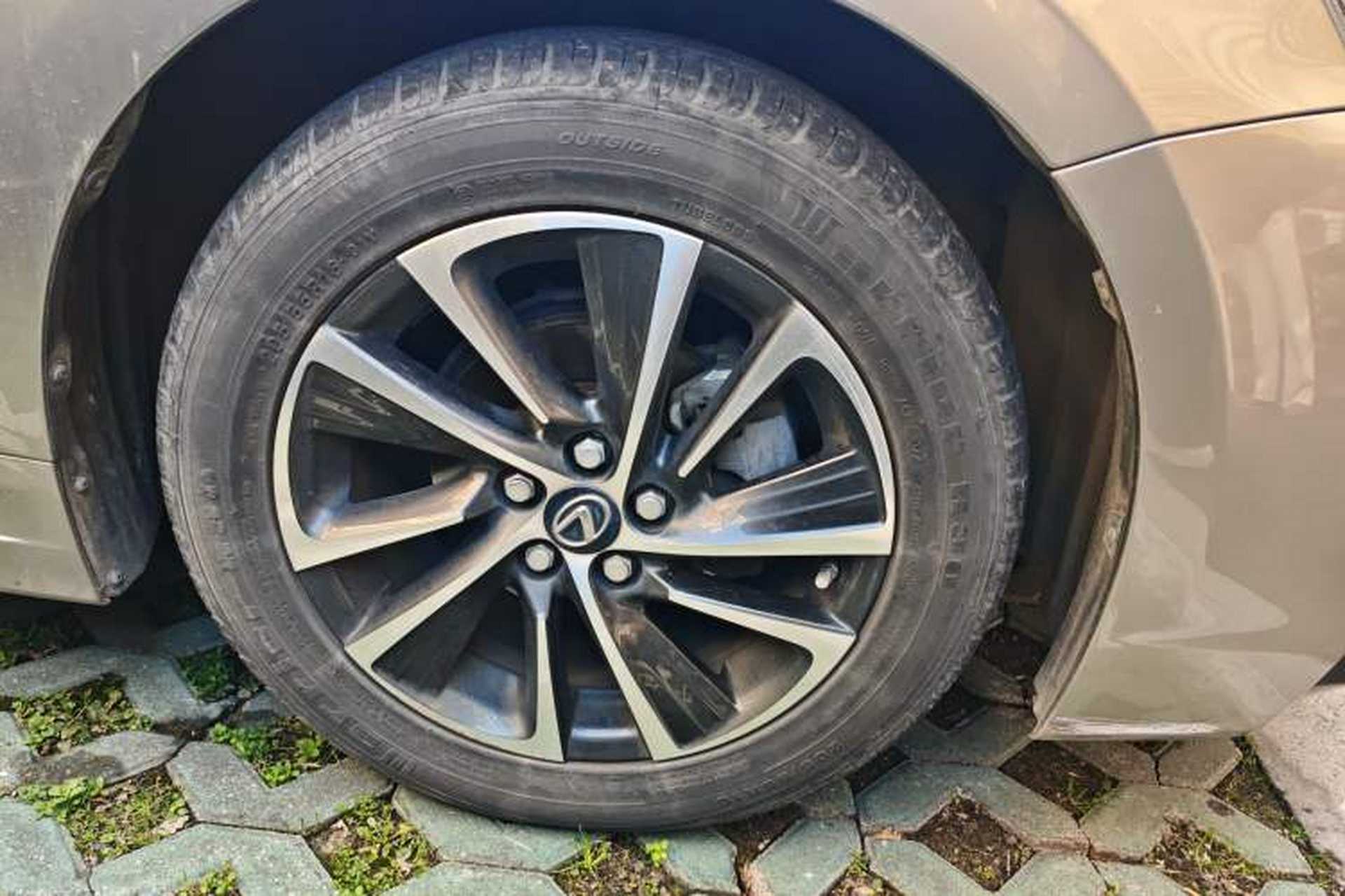 Used Lexus CT 2017 CT200h Comfort Edition Monochrome China VI Right Front Wheel Hub