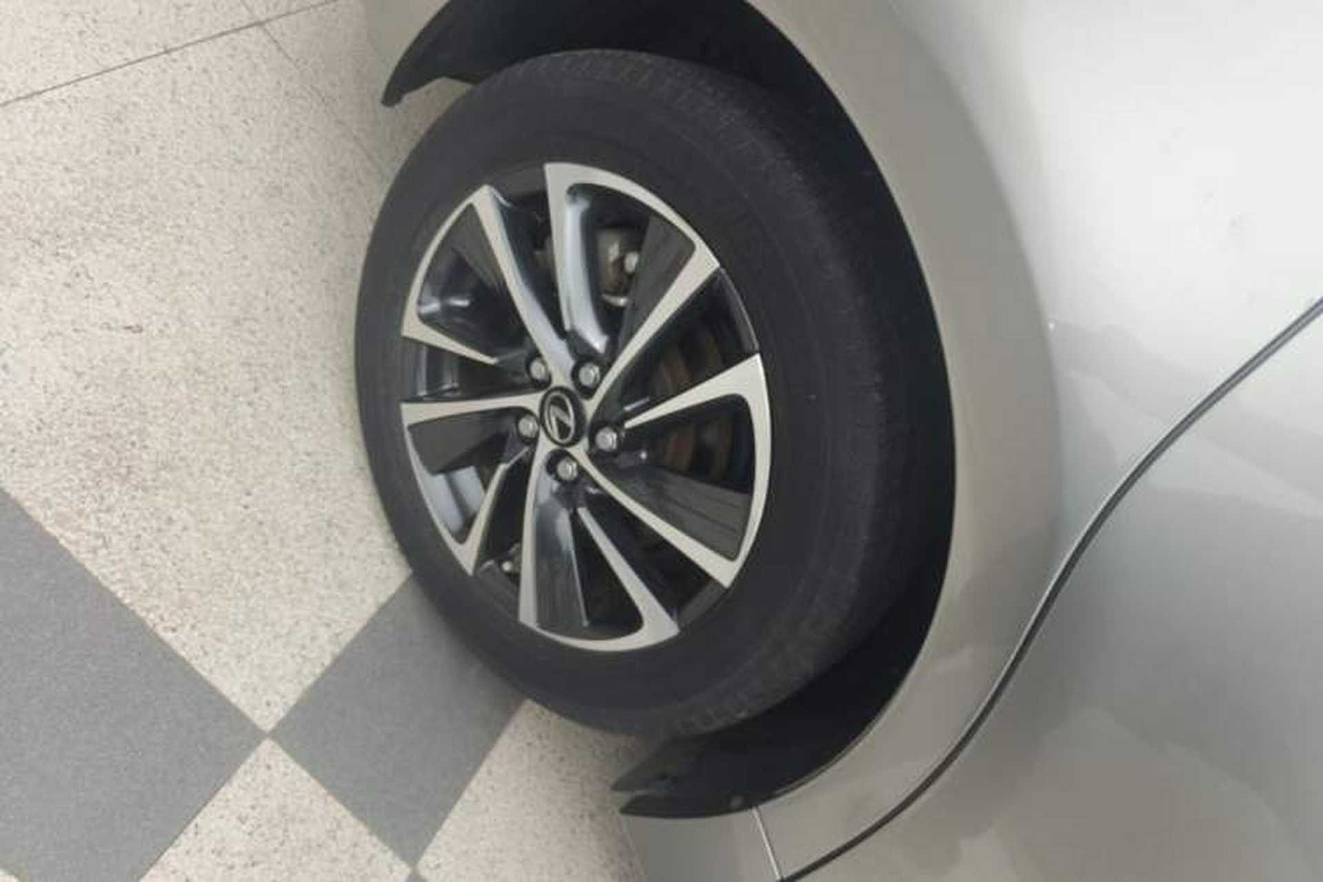 Used Lexus CT 2017 CT200h Elite Edition Monotone China VI Right Rear Wheel Hub
