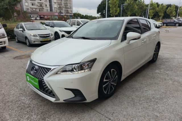 Lexus CT 2017 CT200h Comfort Edition Monochrome China V Standard с пробегом