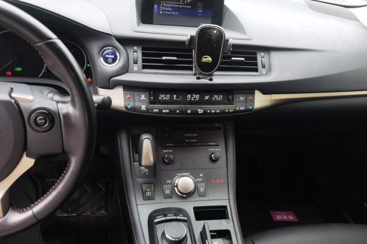Used Lexus CT 2017 CT200h Comfort Edition Monochrome China VI Audio And AC Panel