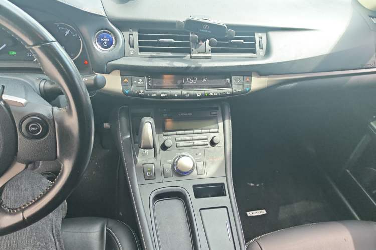Used Lexus CT 2017 CT200h Elite Edition Solid Color China V Standard Audio And AC Panel