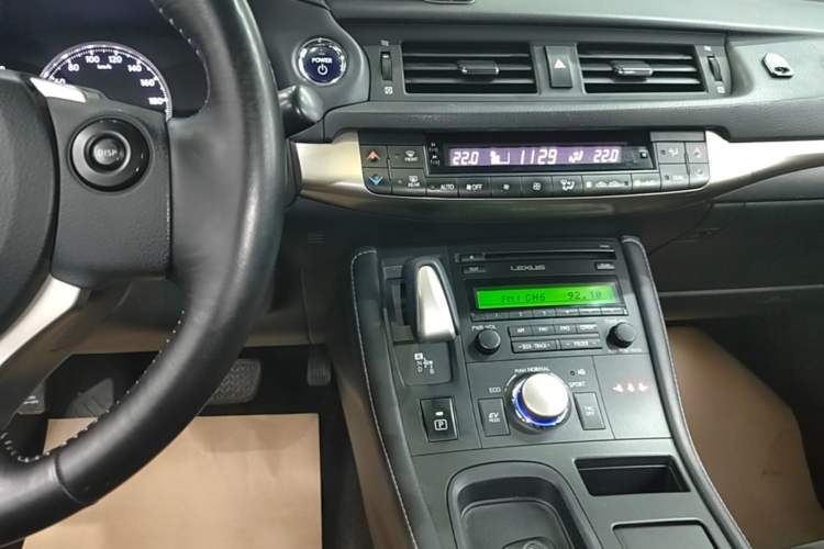 Used Lexus CT 2017 CT200h Elite Edition Solid Color China V Standard Audio And AC Panel