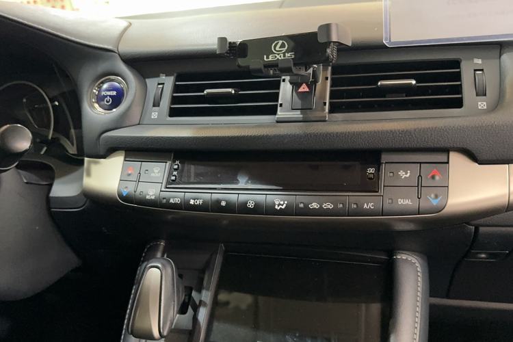 Used Lexus CT 2017 CT200h Elite Edition Solid Color China V Standard Audio And AC Panel