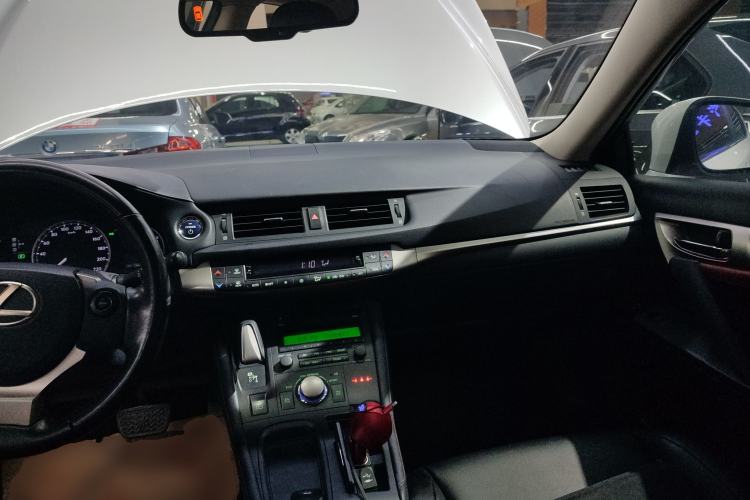 Used Lexus CT 2017 CT200h Elite Edition Monotone China VI Center Console