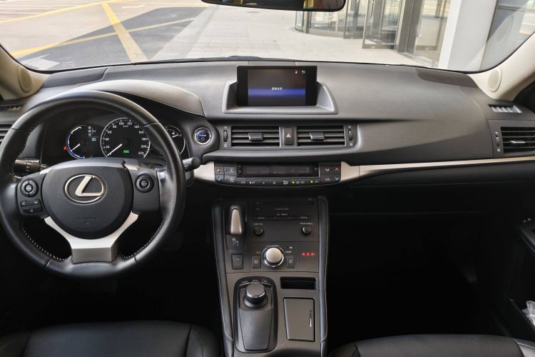 Used Lexus CT 2017 CT200h Comfort Edition Monochrome China VI Center Console