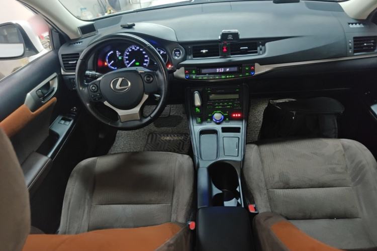 Used Lexus CT 2017 CT200h Elite Edition Monotone China VI Center Console