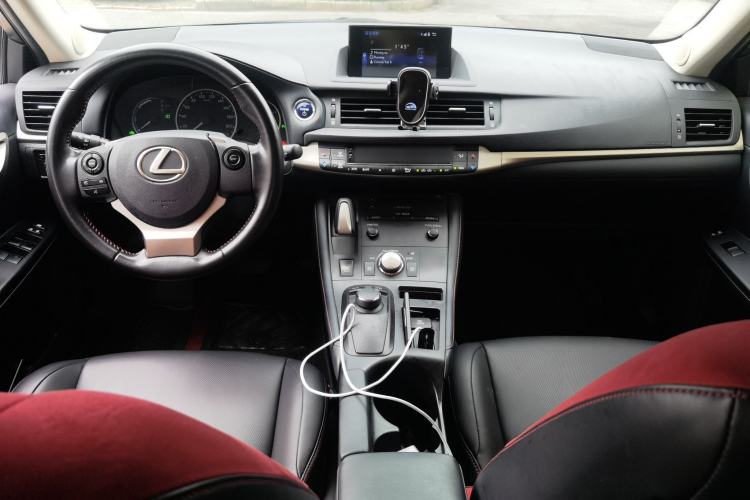 Used Lexus CT 2017 CT200h Comfort Edition Monochrome China VI Center Console