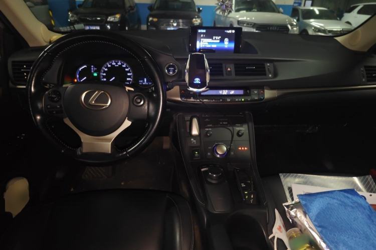 Used Lexus CT 2017 CT200h Comfort Edition Monochrome China V Standard Center Console