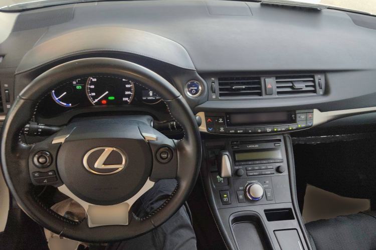 Used Lexus CT 2017 CT200h Elite Edition Monotone China VI Center Console
