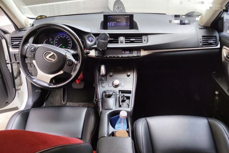 Used Lexus CT 2017 CT200h Comfort Edition Two-Tone China V Standard Center Console