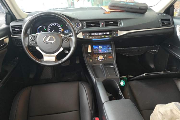Used Lexus CT 2017 CT200h Elite Edition Monotone China VI Center Console