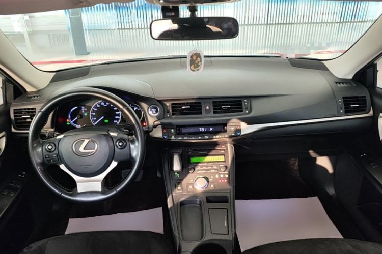 Used Lexus CT 2017 CT200h Elite Edition Monotone China VI Center Console