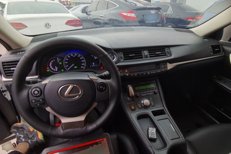 Used Lexus CT 2017 CT200h Elite Edition Solid Color China V Standard Center Console
