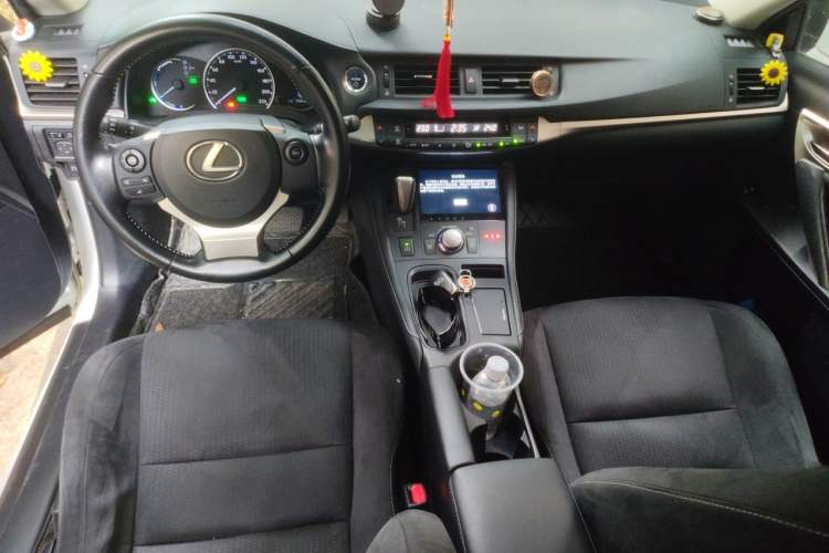 Used Lexus CT 2017 CT200h Elite Edition Monotone China VI Center Console
