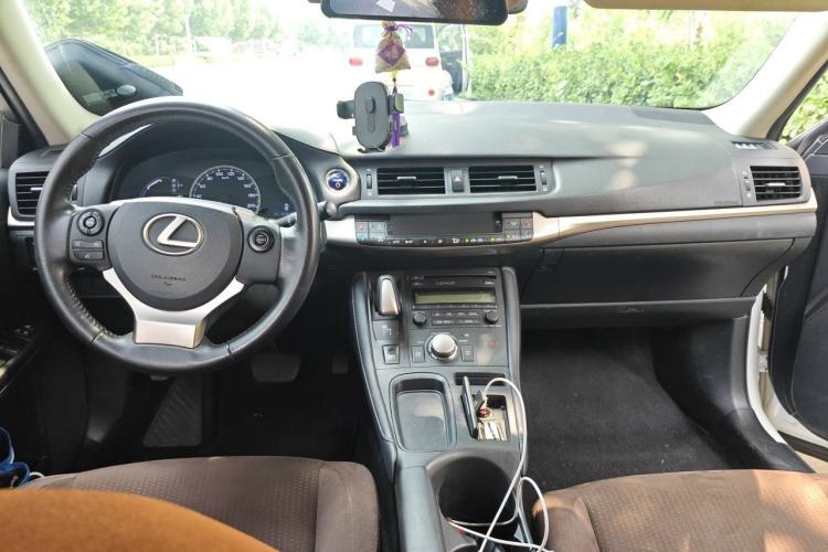 Used Lexus CT 2017 CT200h Elite Edition Monotone China VI Center Console