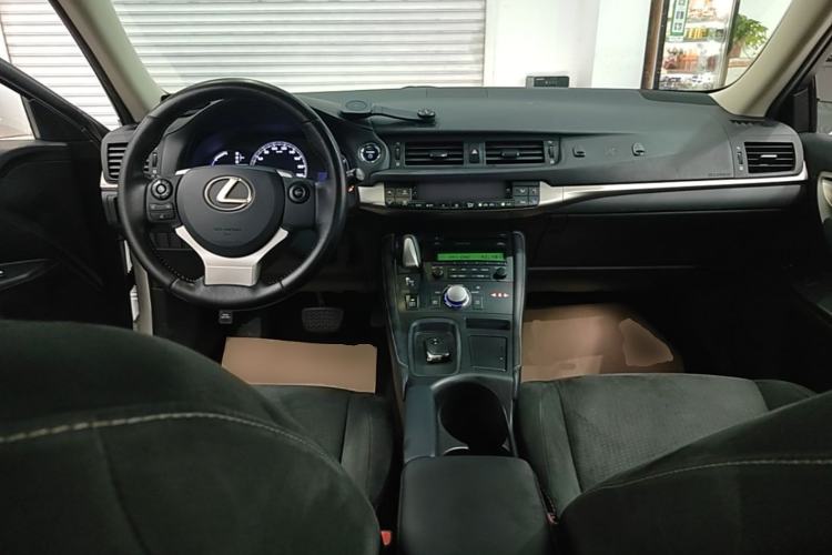 Used Lexus CT 2017 CT200h Elite Edition Solid Color China V Standard Center Console