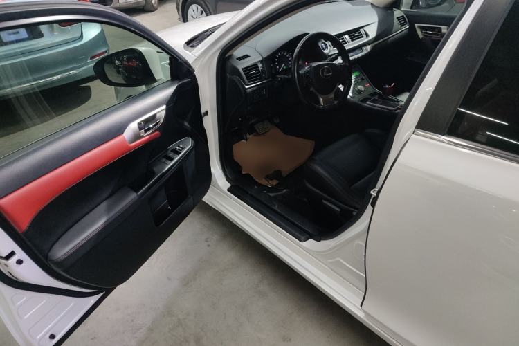 Used Lexus CT 2017 CT200h Elite Edition Monotone China VI Driver Seat
