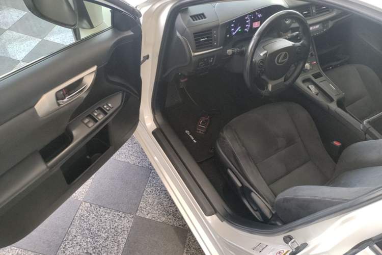 Used Lexus CT 2017 CT200h Elite Edition Solid Color China V Standard Driver Seat