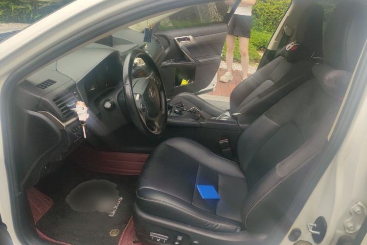 Used Lexus CT 2017 CT200h Comfort Edition Two-Tone China V Standard Driver Seat