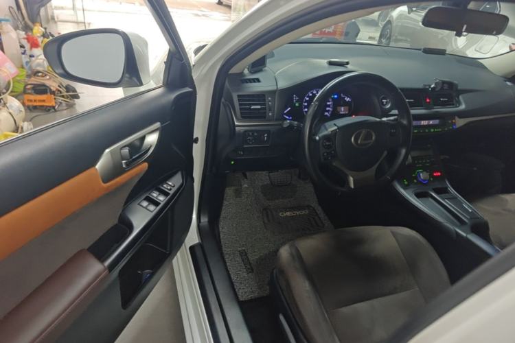 Used Lexus CT 2017 CT200h Elite Edition Monotone China VI Driver Seat