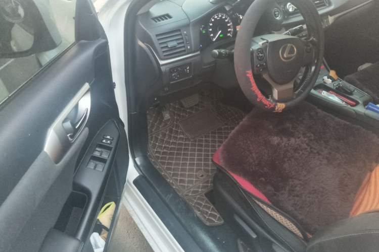 Used Lexus CT 2017 CT200h Elite Edition Monotone China VI Driver Seat