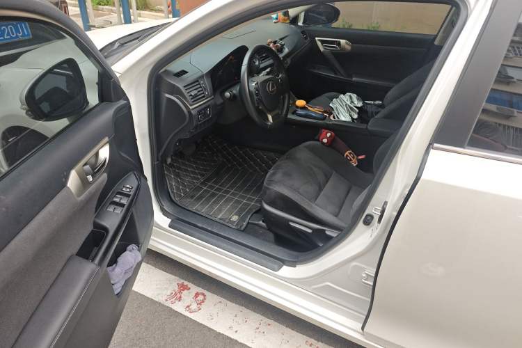 Used Lexus CT 2017 CT200h Elite Edition Monotone China VI Driver Seat