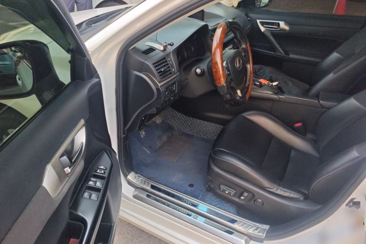 Used Lexus CT 2017 CT200h Comfort Edition Monochrome China V Standard Driver Seat