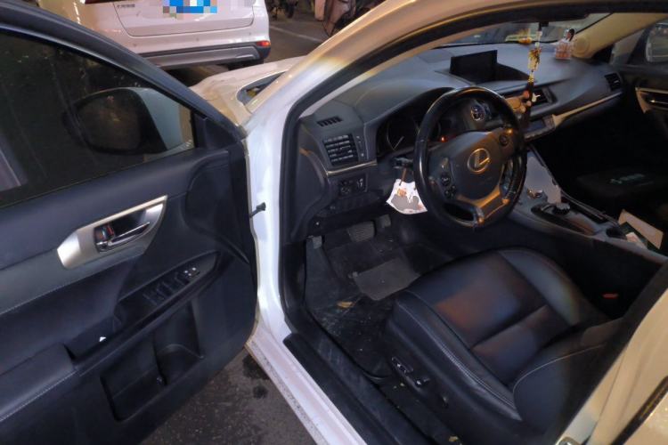 Used Lexus CT 2017 CT200h Comfort Edition Monochrome China VI Driver Seat