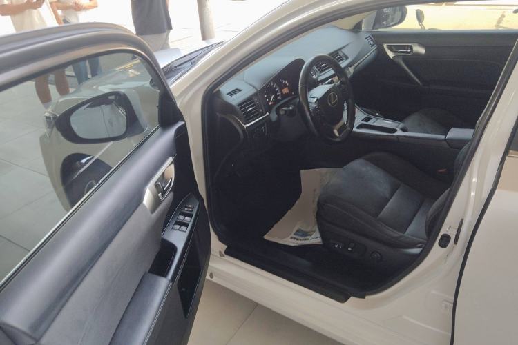 Used Lexus CT 2017 CT200h Elite Edition Monotone China VI Driver Seat