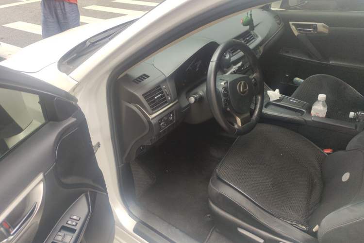 Used Lexus CT 2017 CT200h Elite Edition Monotone China VI Driver Seat