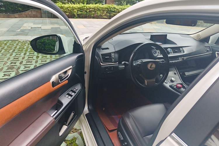 Used Lexus CT 2017 CT200h Comfort Edition Monochrome China V Standard Driver Seat