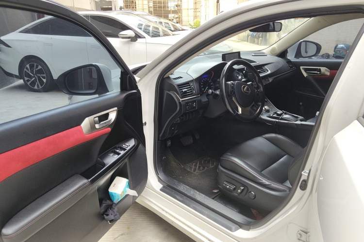 Used Lexus CT 2017 CT200h Comfort Edition Two-Tone China V Standard Driver Seat