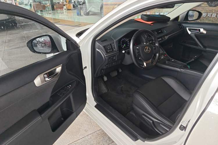 Used Lexus CT 2017 CT200h Elite Edition Monotone China VI Driver Seat